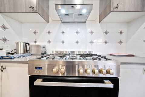 Happy Cozy Convenient 4BR, Breezy, Near Mall, Park - Kalgoorlie Accommodation 2