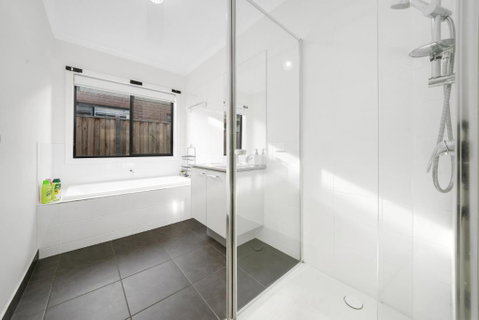 Happy Cozy Convenient 4BR, Breezy, Near Mall, Park - Kalgoorlie Accommodation 3