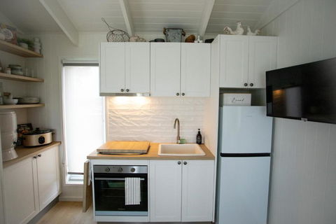 Gumnut Cottage Gippsland - Tiny Romantic Escape W King Bed Mountain Views - Kalgoorlie Accommodation 2