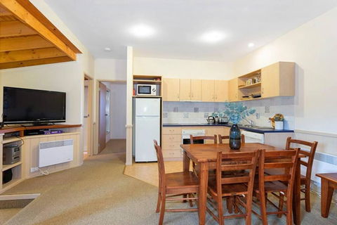 HAY SHED Chalet, Alpine-getaways - Kalgoorlie Accommodation 1
