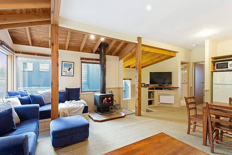 HAY SHED Chalet, Alpine-getaways - Kalgoorlie Accommodation 3