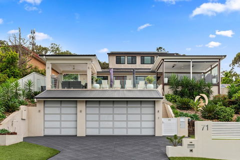 HEATed Pool, Lake & Beach, Luxury 5 B/R House - Kalgoorlie Accommodation 3
