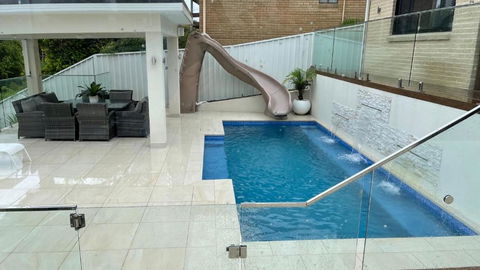 HEATed Pool, Lake & Beach, Luxury 5 B/R House - Kalgoorlie Accommodation 2