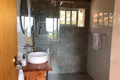 HEXAGON BEACH HOUSE Binalong Bay Of Fires Views - Kalgoorlie Accommodation 3