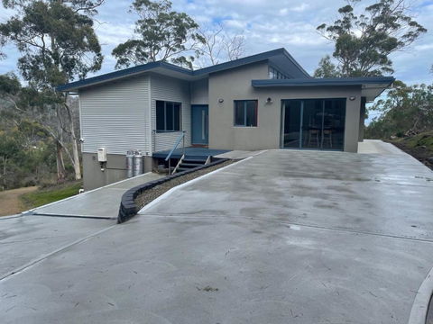 Hill Top Retreat - Kalgoorlie Accommodation 2