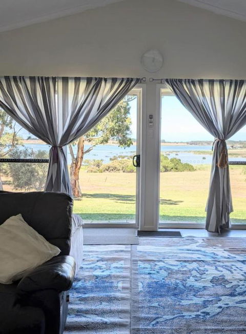 Hilltop Riverview Retreat - Kalgoorlie Accommodation 1