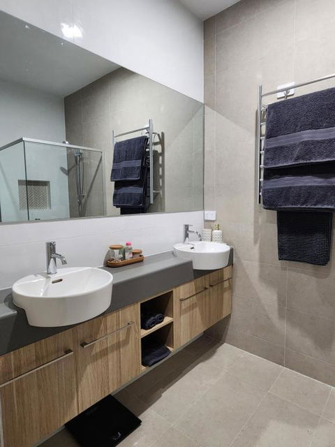 Holiday At The Beach, Spa Bath, King Bed With TV - Kalgoorlie Accommodation 3