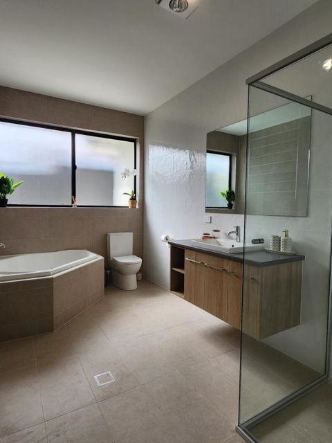 Holiday At The Beach, Spa Bath, King Bed With TV - Kalgoorlie Accommodation 1