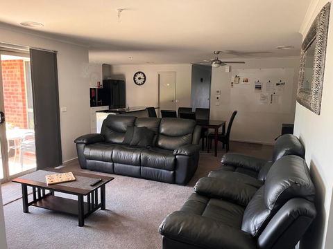House On Stephenson - Kalgoorlie Accommodation 2