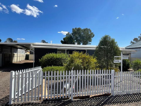 Homely Cottage - Kalgoorlie Accommodation 0