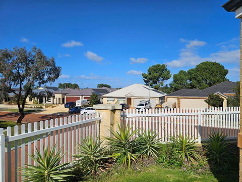 House In Ellenbrook - Kalgoorlie Accommodation 3