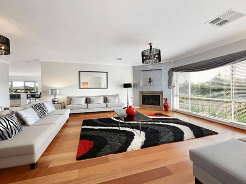 Huge Luxury Home! Mount Waverley - Kalgoorlie Accommodation 0