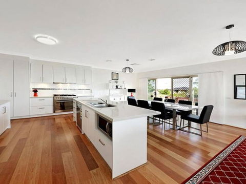 Huge Luxury Home! Mount Waverley - Kalgoorlie Accommodation 1