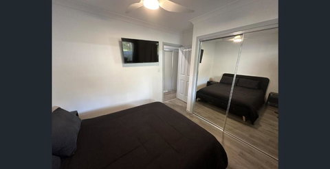 Island Haven Wood - Kalgoorlie Accommodation 2