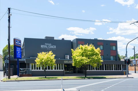 Adelaide Royal Coach - Kalgoorlie Accommodation 0
