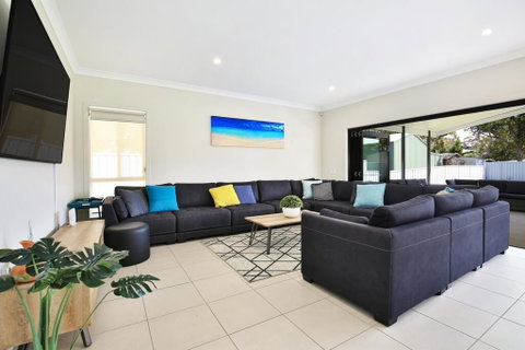 Adriatic Jervis Bay - 2 Min Walk To Beach - Family Friendly - Kalgoorlie Accommodation 1