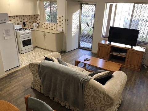 Affordable Comfortable Inglewood Apartment+Pool - Kalgoorlie Accommodation 3
