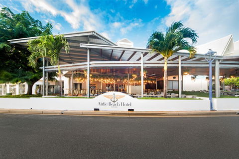Airlie Beach Hotel - Kalgoorlie Accommodation 0