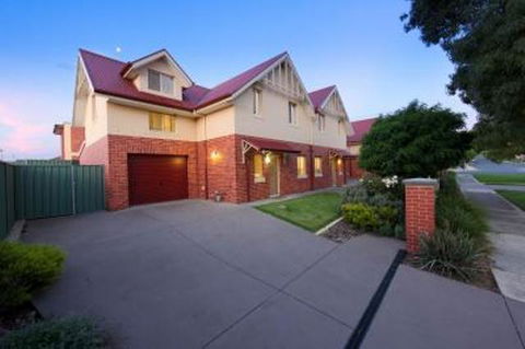 Albury Suites - Schubach Street - Kalgoorlie Accommodation 0