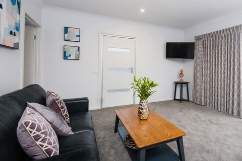 Albury Yalandra Apartment 5 - Kalgoorlie Accommodation 1