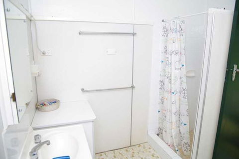Almare, 7 Gowing Street - Kalgoorlie Accommodation 3