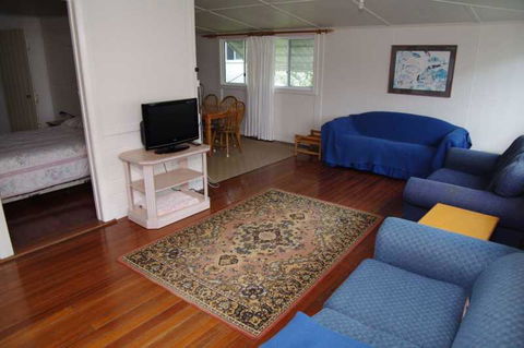 Almare, 7 Gowing Street - Kalgoorlie Accommodation 2