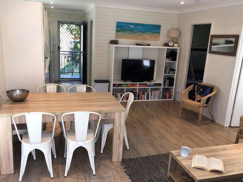 ALOHA AT BLUEYS - Kalgoorlie Accommodation 0