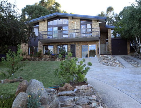 Alpine Apartment - Great Location With Views Of Lake Jindabyne - Kalgoorlie Accommodation 0
