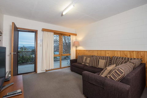 Alpine Apartment - Great Location With Views Of Lake Jindabyne - Kalgoorlie Accommodation 1
