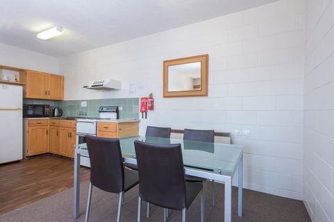 Alpine Apartment - Great Location With Views Of Lake Jindabyne - Kalgoorlie Accommodation 3