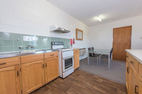 Alpine Apartment - Great Location With Views Of Lake Jindabyne - Kalgoorlie Accommodation 2