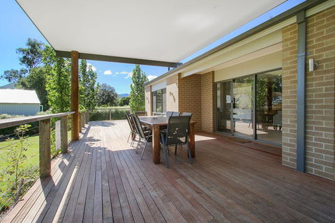 Always Bright - A Bright Escape - Kalgoorlie Accommodation 3