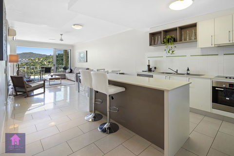 Amazing Ocean Views, Pool, Award Winning Location, Airlie Beach - Kalgoorlie Accommodation 2