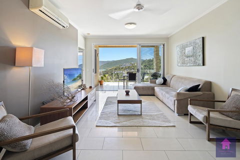 Amazing Ocean Views, Pool, Award Winning Location, Airlie Beach - Kalgoorlie Accommodation 3