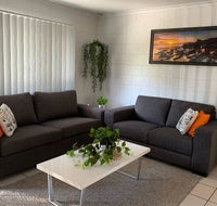 Andergrove Home with a Garden View-Wi-fi  Netflix - Kalgoorlie Accommodation