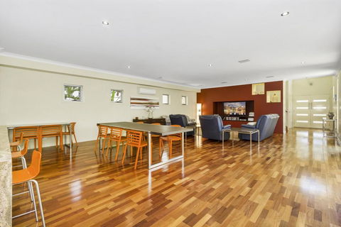 ANGOURIE HOUSE - SALT VILLAGE - Kalgoorlie Accommodation 3