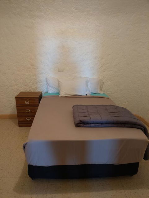 ANTE STREET DUGOUT - Kalgoorlie Accommodation 3