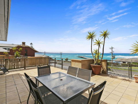 APARTMENT 12 PACIFIC APARTMENTS- Across From The Pier - Kalgoorlie Accommodation 0