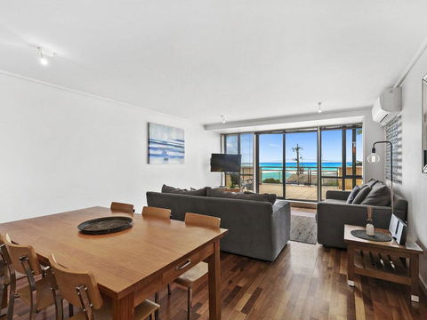 APARTMENT 12 PACIFIC APARTMENTS- Across From The Pier - Kalgoorlie Accommodation 1