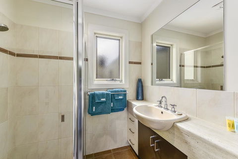 Apartment On Lake Terrace - Kalgoorlie Accommodation 3