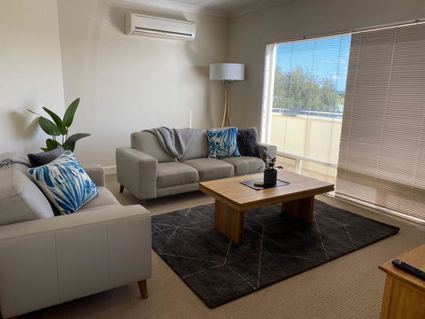 Apartment On Lake Terrace - Kalgoorlie Accommodation 2