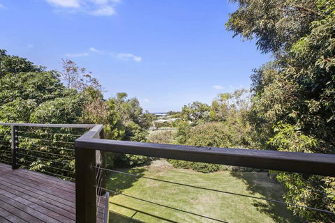 APOLLO BAY HOLIDAY HOUSE - Walk To Beach + Wifi - Kalgoorlie Accommodation 1