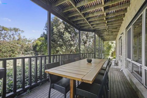 APOLLO BAY HOLIDAY HOUSE - Walk To Beach + Wifi - Kalgoorlie Accommodation 3
