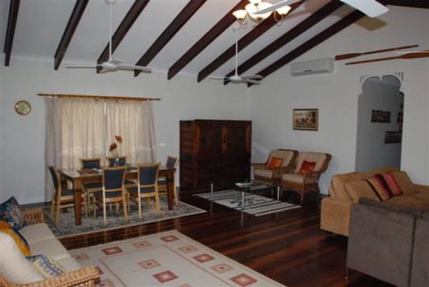 Appian Beach House - Kalgoorlie Accommodation 2
