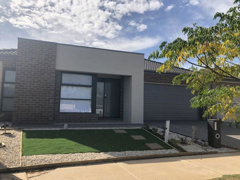Apple House Tarneit North - Kalgoorlie Accommodation 0