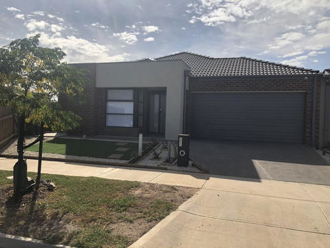 Apple House Tarneit North - Kalgoorlie Accommodation 1