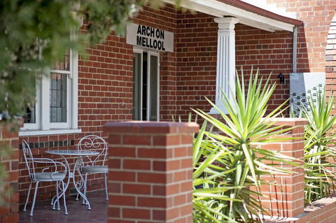 Arch On Mellool - Kalgoorlie Accommodation 1