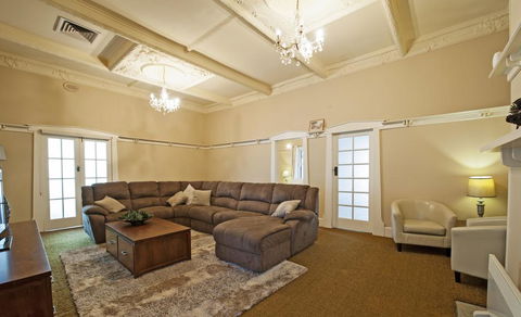 Arch On Mellool - Kalgoorlie Accommodation 3