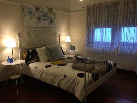 Art Deco Cottage - Kalgoorlie Accommodation 2
