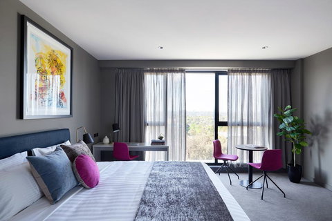 Art Series - The Chen - Kalgoorlie Accommodation 3